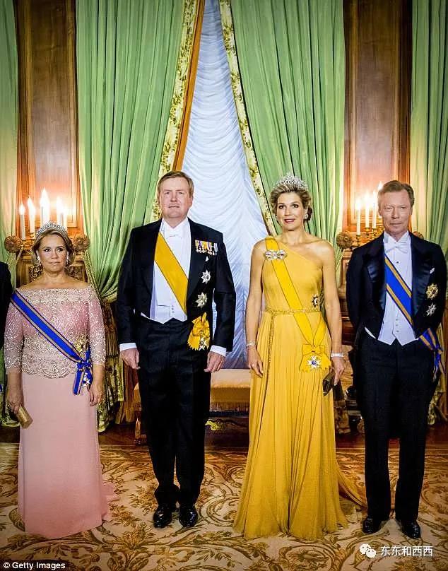 盘点英国女王戴过的王冠,英国女王和凯特戴同样的珠宝