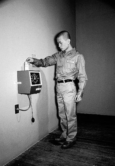 艺术家在场视频,艺术家在场表演