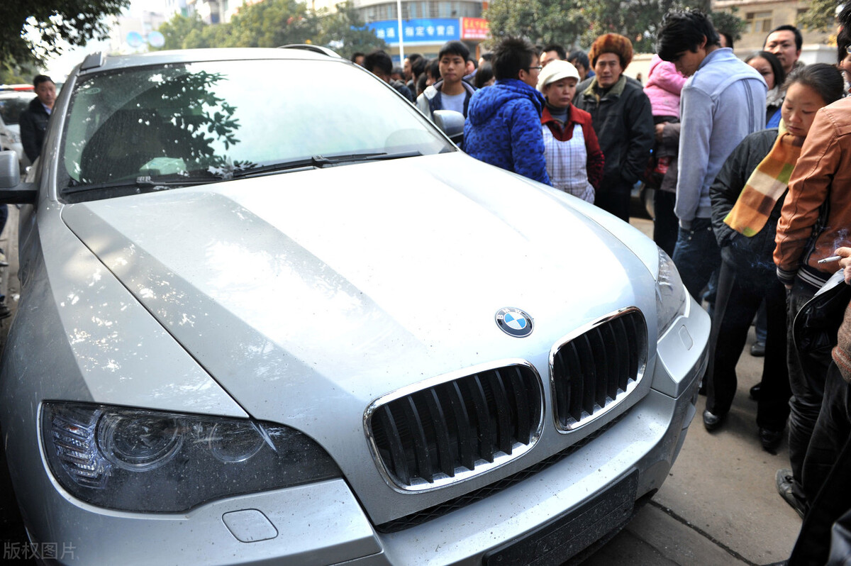 正确应对持刀歹徒,当遇到持刀歹徒该如何防身