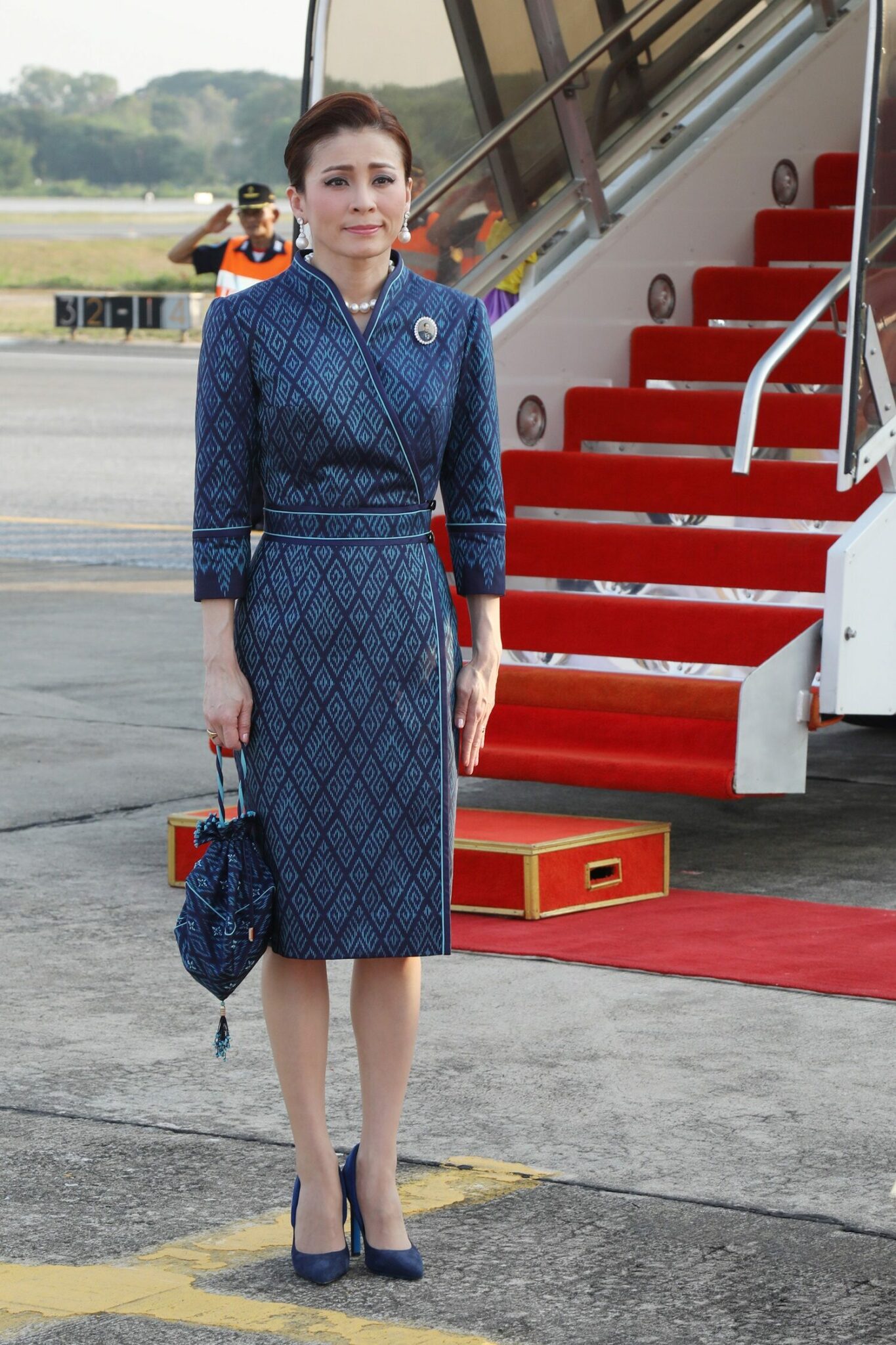 苏提达泰国服装,苏提达打扮泰王