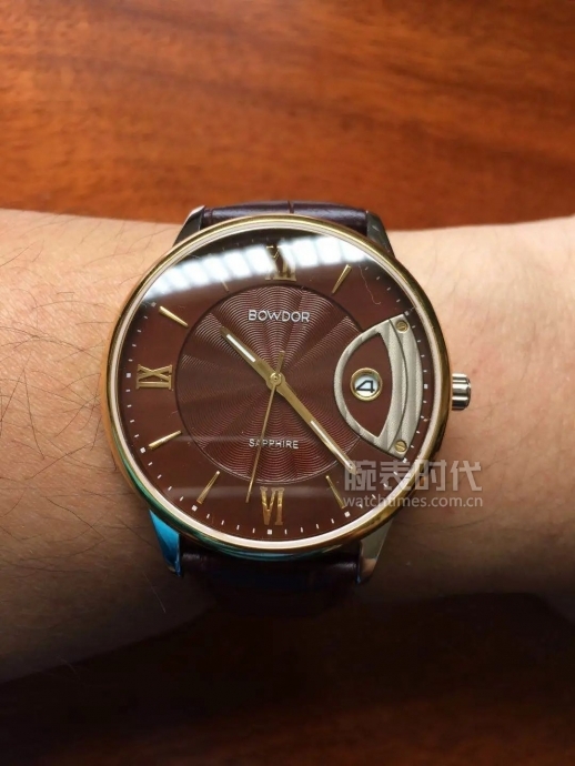 网友晒自己微信好友数量,网友晒1300手表