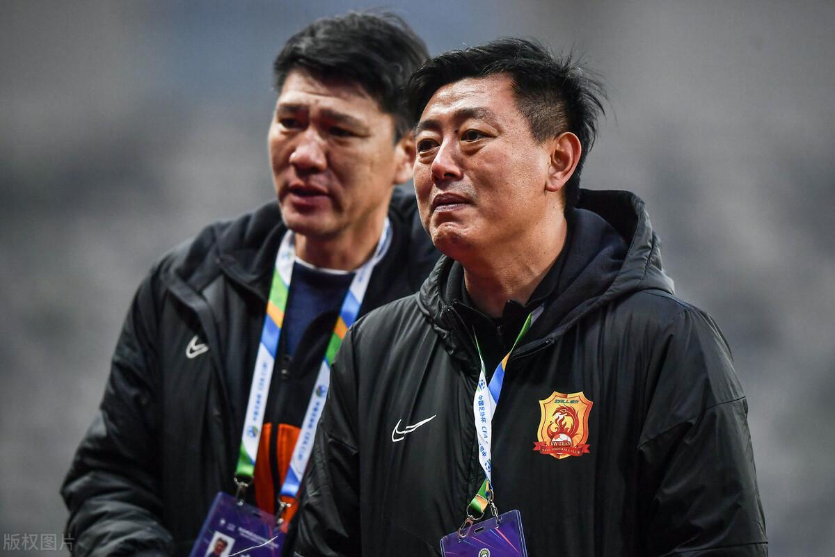 愤怒球迷赛后喊话球员,卓尔赛后球迷爆发冲突