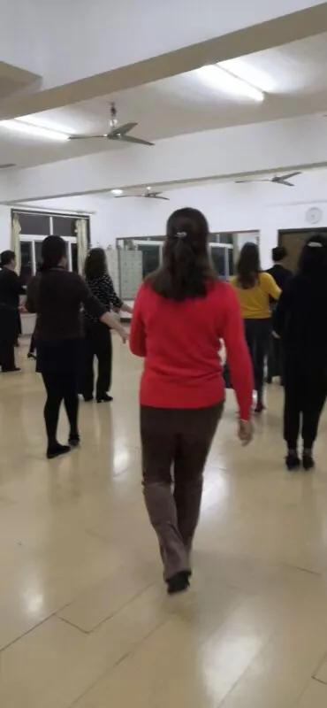 跳舞之前做的热身活动,跳舞之前要做哪些热身动作视频