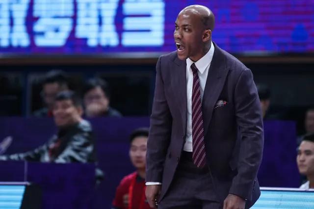 马布里为何讨球迷们喜欢？不只是执教厉害，看他的头像你就明白了