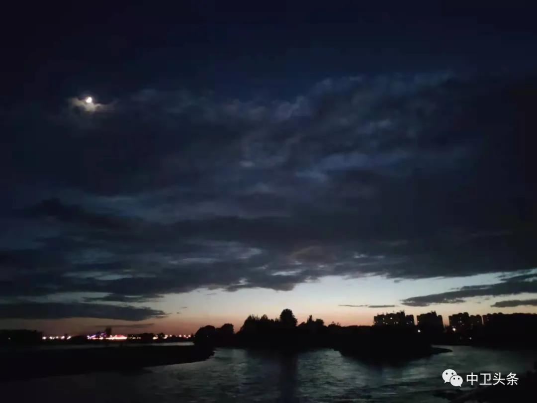 中卫大学生,大学生沙坡头