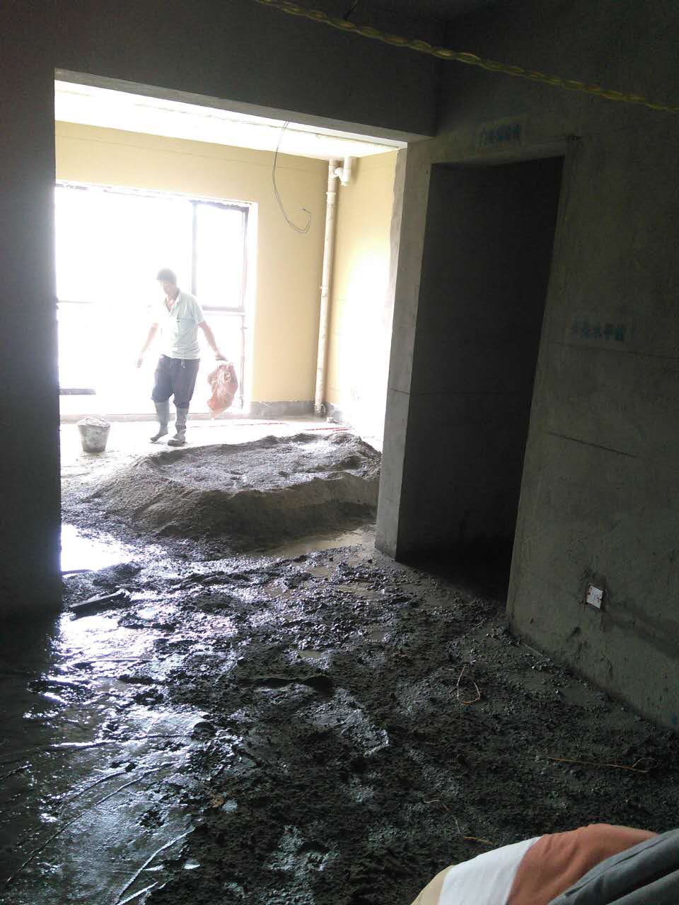 自流平找平厚度2公分价格,高强度水泥自流平找平厚度