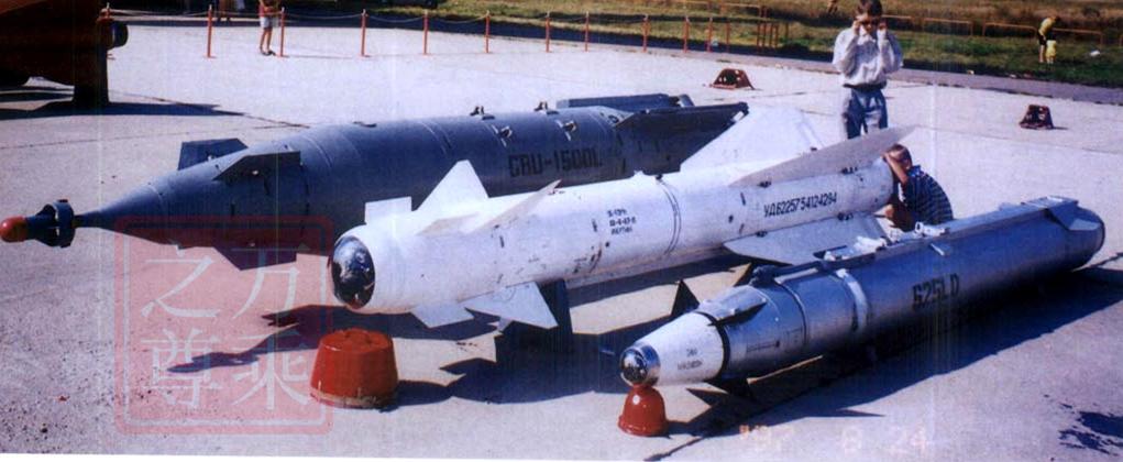 曾落后40年，曾被轰炸过，今天的中美空军制导*弹炸**装备水平对比