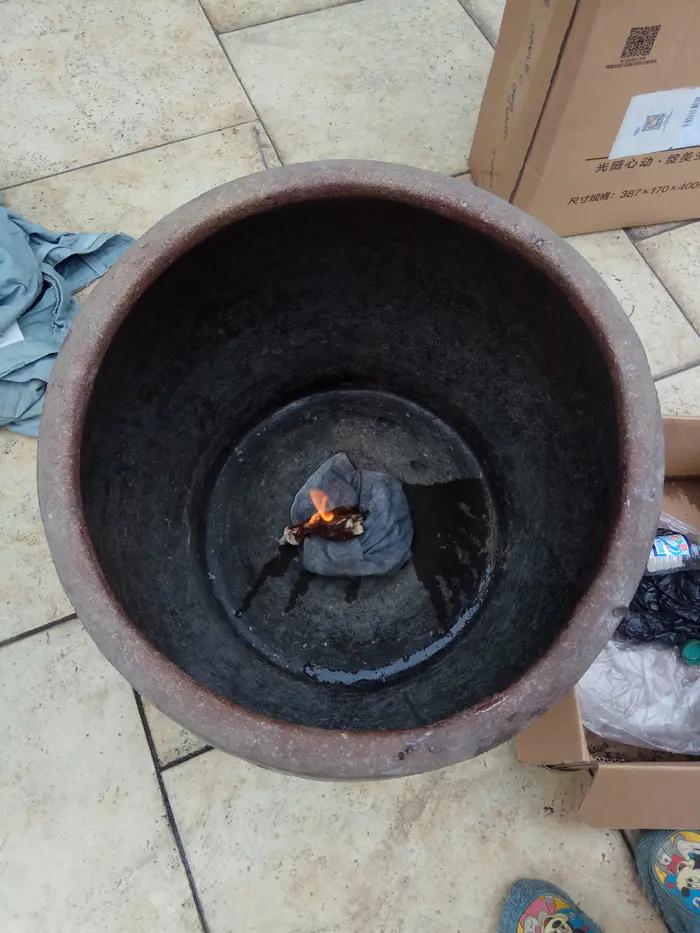 老式水缸种花一定要打孔吗,旧水缸种花怎样打孔