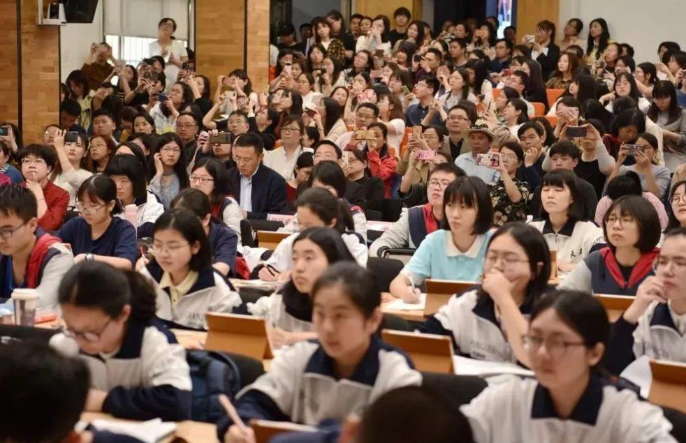 北大附中内部环境曝光，果然首都学生的世界，我等常人难以想象