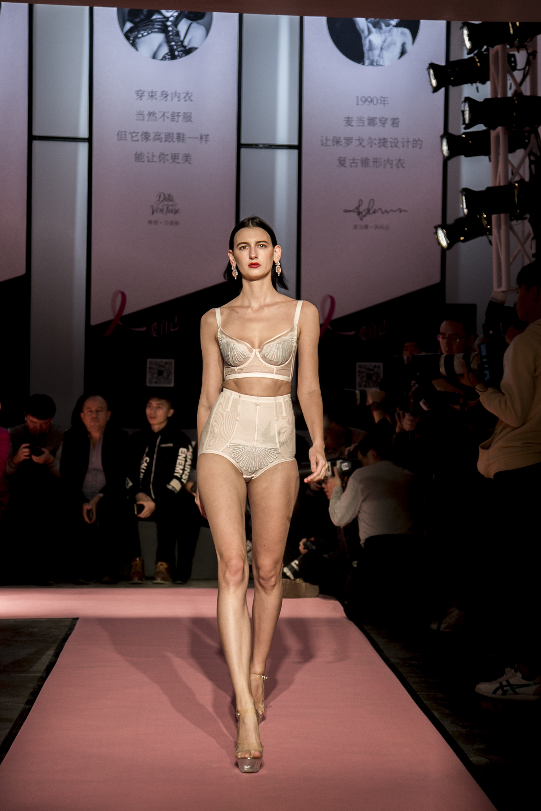 中国内衣时装秀2019蕾丝款,2019年国内韩国内衣时装秀