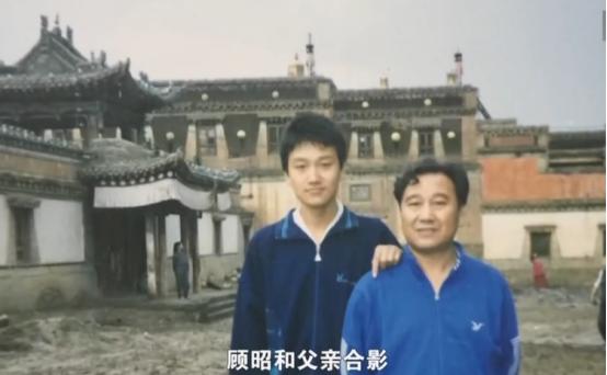 大爷患重病急需治疗,大爷病倒无人照顾视频