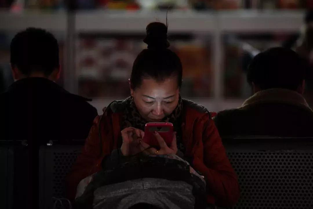 现在我学唱神曲，全靠别人手机外放