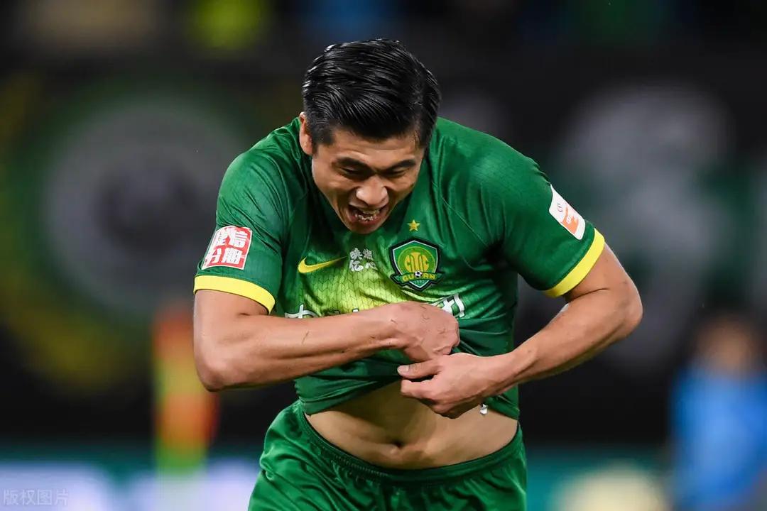 现在中国足球国家队前锋有哪些,中国足球队中场射球