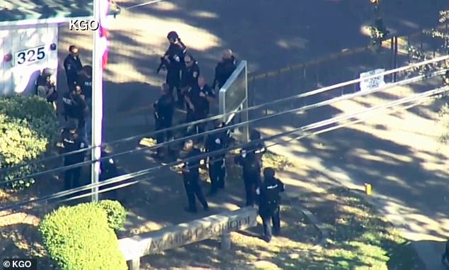 美一男孩开枪射伤两人,美国17岁男子开枪击中两人