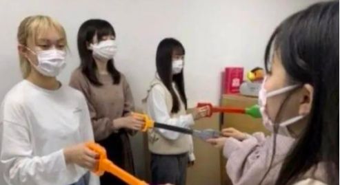 见面不握手改成作揖礼小学生,见面不握手改成作揖礼教程