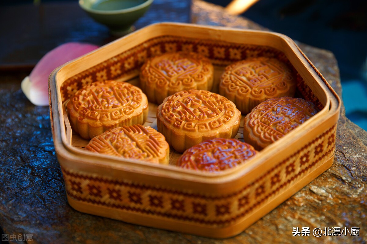 中秋节必备礼品月饼你买了吗,中秋送礼月饼啥样最大方实惠