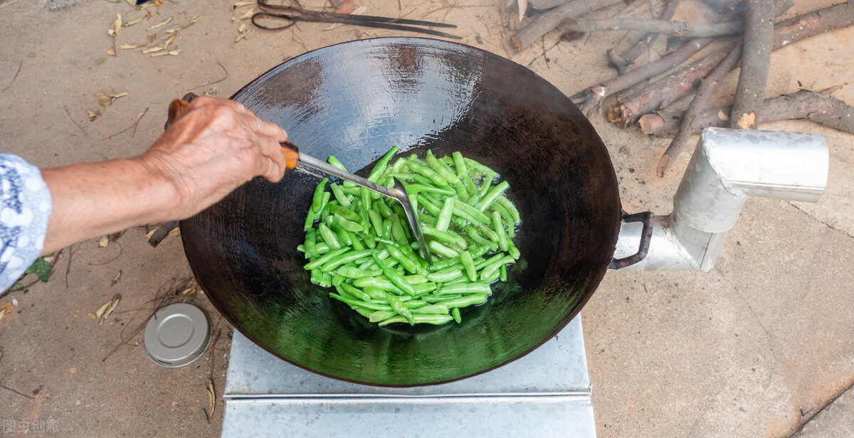 怎么少油做饭比较好吃,少油怎么做饭不粘锅
