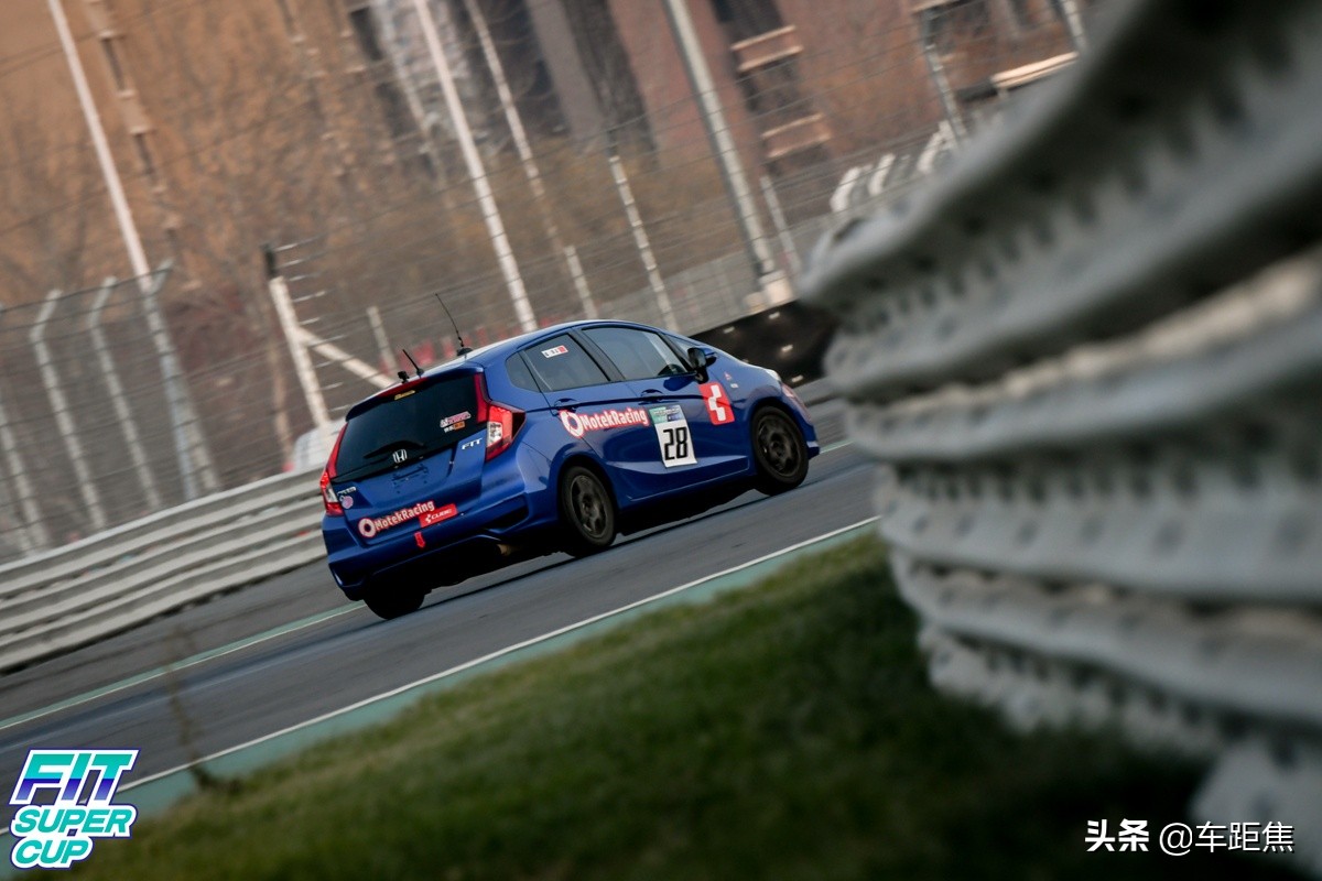 工薪族自费玩赛车靠不靠谱?飞度杯比赛轻体验