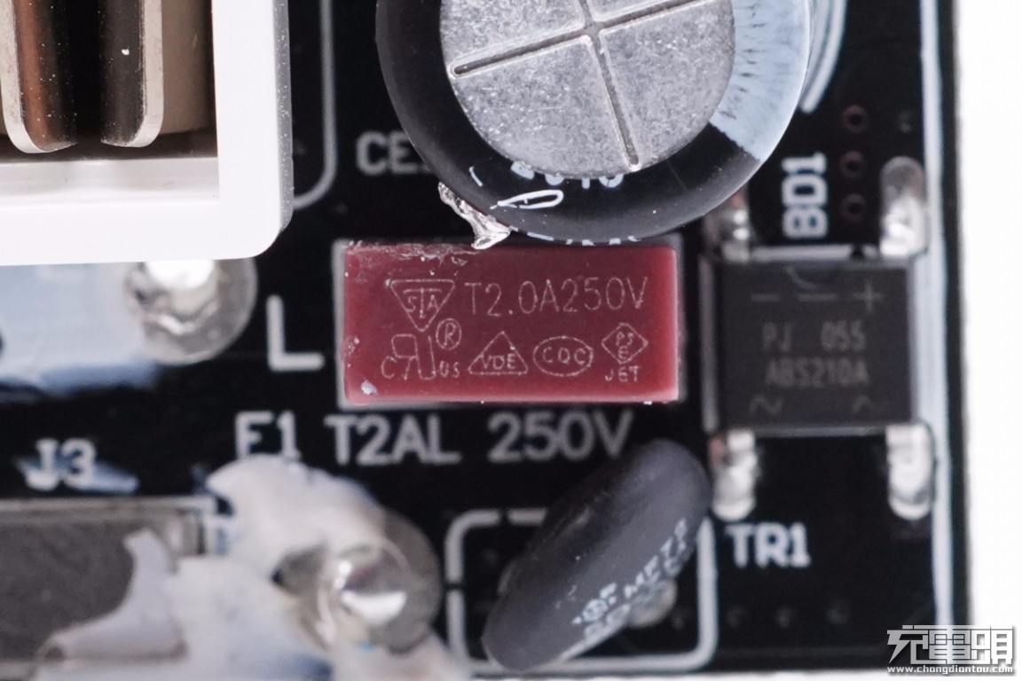 公牛插座新款和老款拆解,带USB接口公牛插排