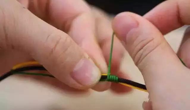 手工编绳怎么打结球,塑料手编绳如何打结