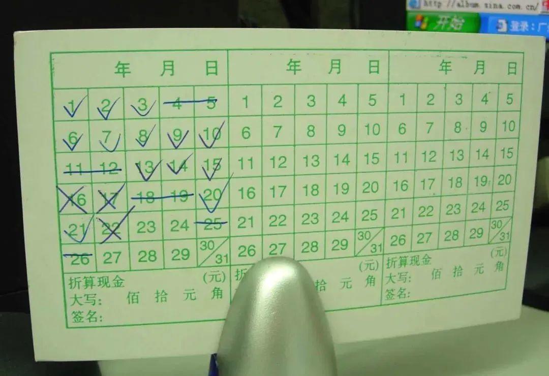 我用两年的收入，买下一个包，然后它降价了