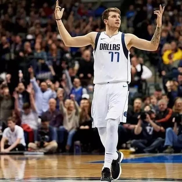 小库里对飙老司机接班人！没想到今天的MVP却是德鲁大叔