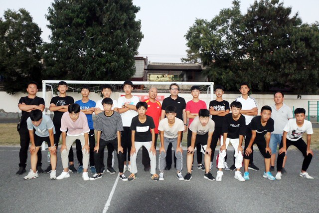 激发足球兴趣,激发学生的体育热情