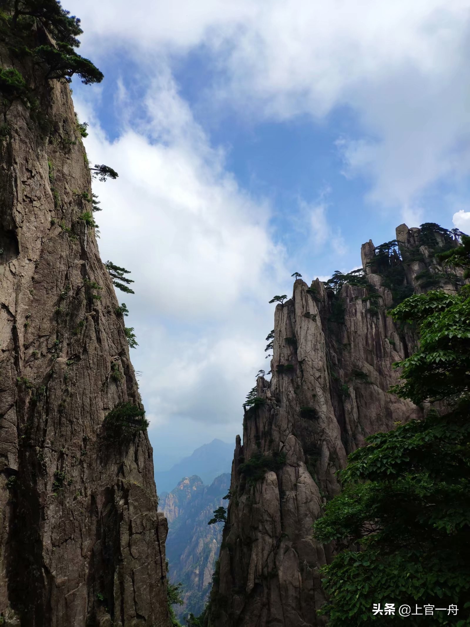 黄山的壮丽景色令人叹为观止,领略一次黄山的壮阔