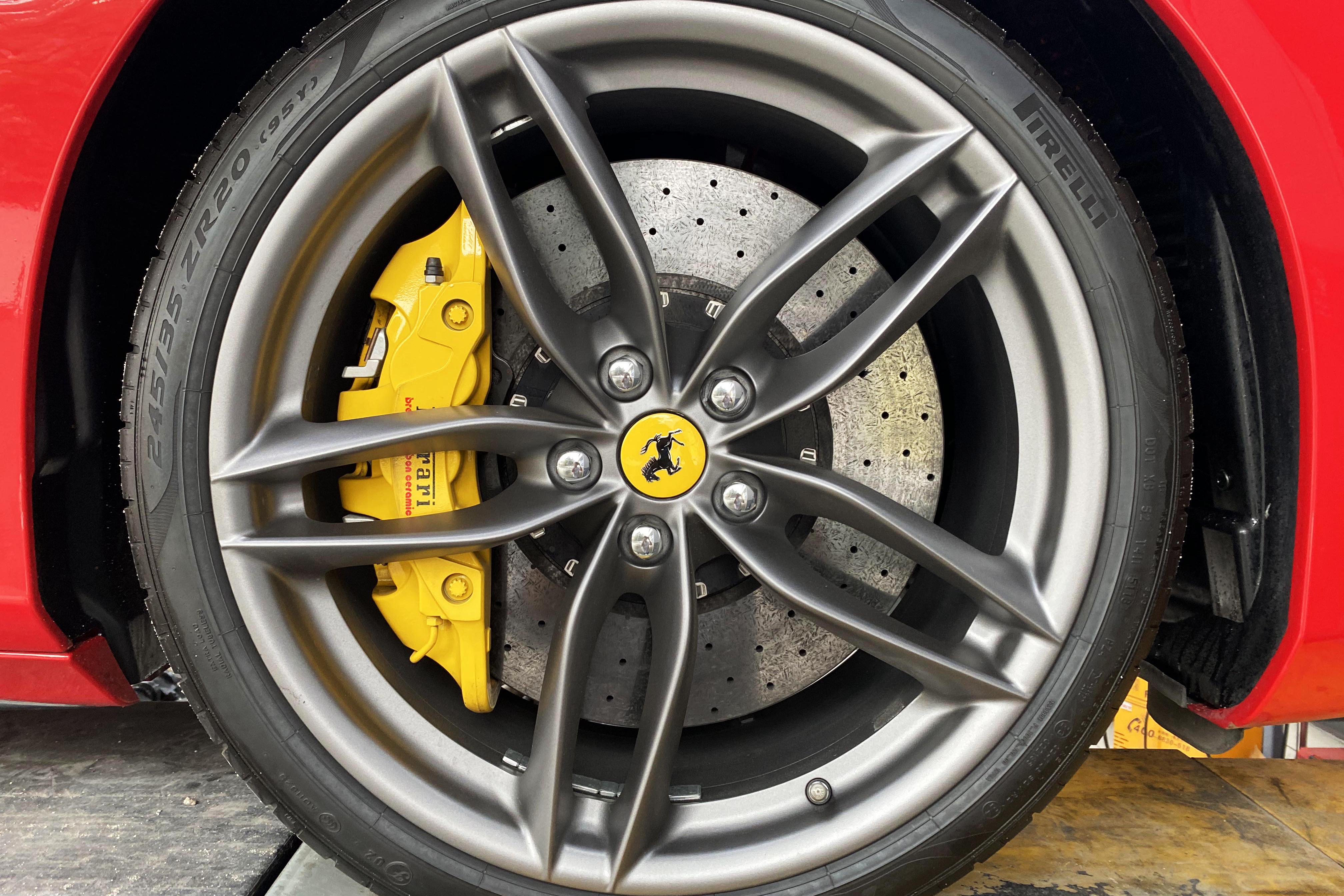 300000买的法拉利488修复,2018年的法拉利488还值多少