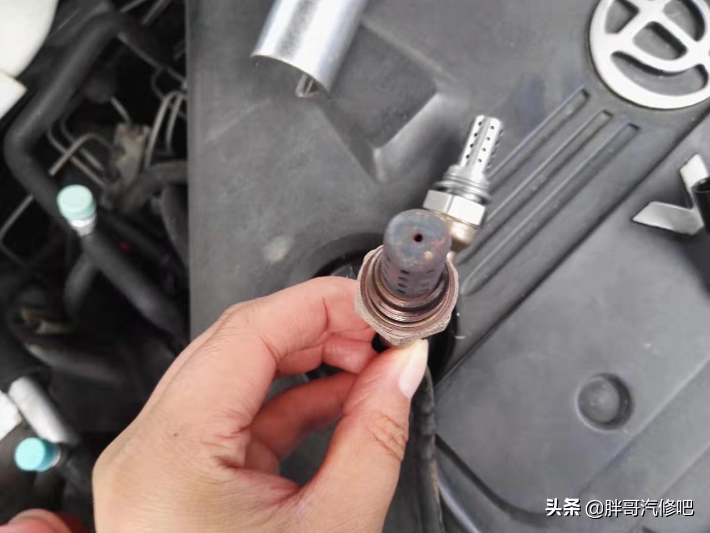 发动机故障灯亮起加速抖动,发动机故障灯亮提速无力油耗高