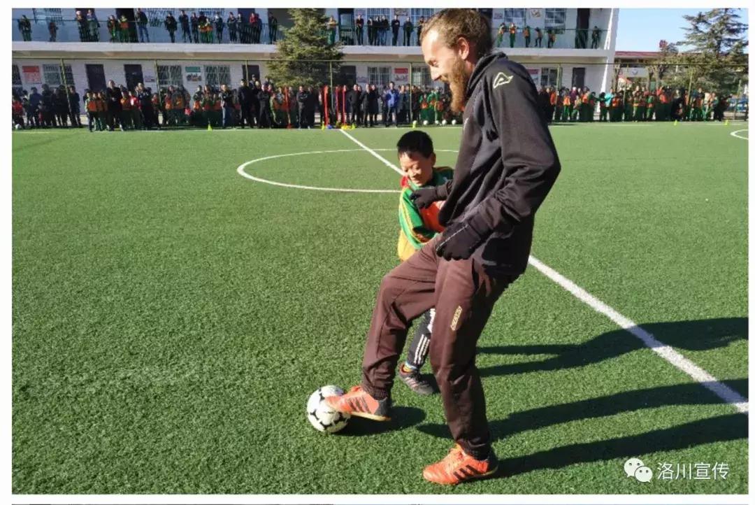 洛川娃有了“洋教练”