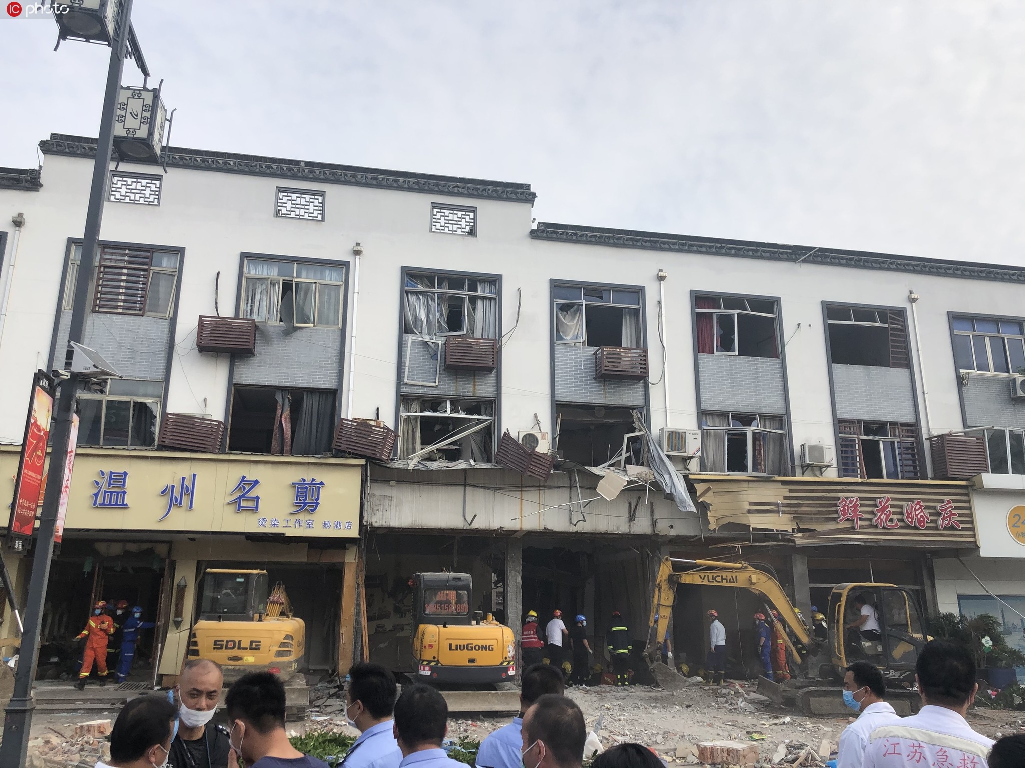 煤气罐爆炸致10死7伤事件,烧烤店燃气爆炸致31人死