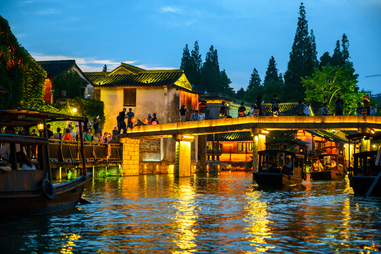 乌镇的夜晚美景,乌镇的西栅夜景真的很好