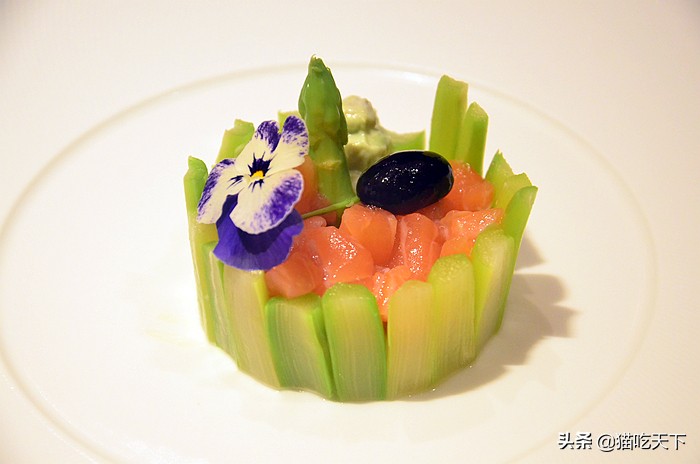 高温天气宅家不无聊,高温暴雨都挡不住人们游玩的步伐