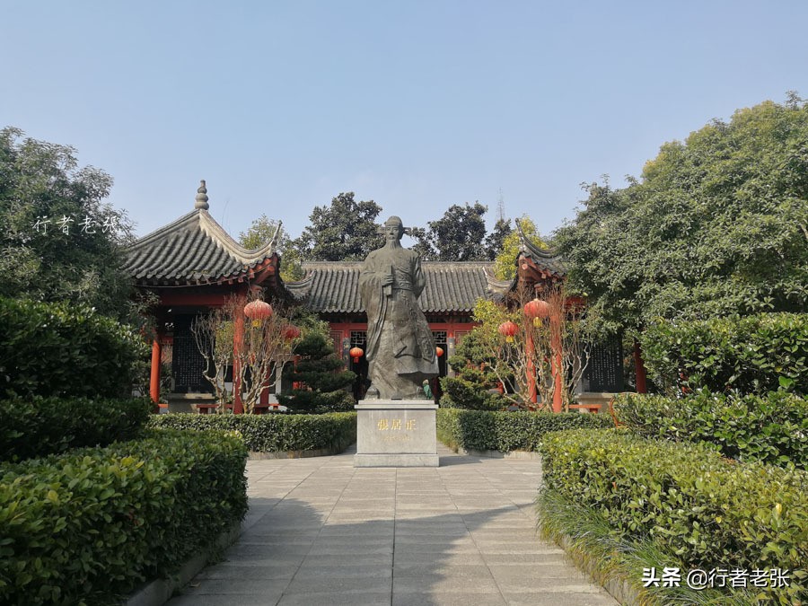 历史上被誉为宰相之杰的张居正是江陵人，他的故居就在荆州古城