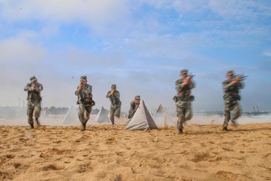 直击!第71集团军防空劲旅海上战斗誓言!