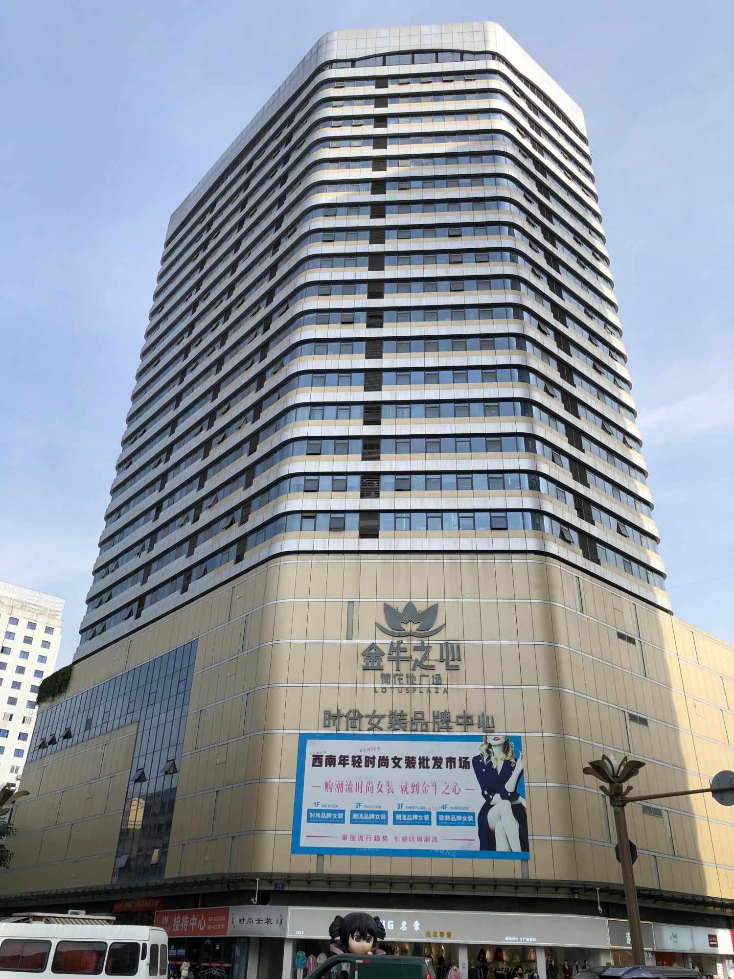 记得曾经的成都荷花池吗？我曾在那电瓶车乱穿的路上发生交通事故