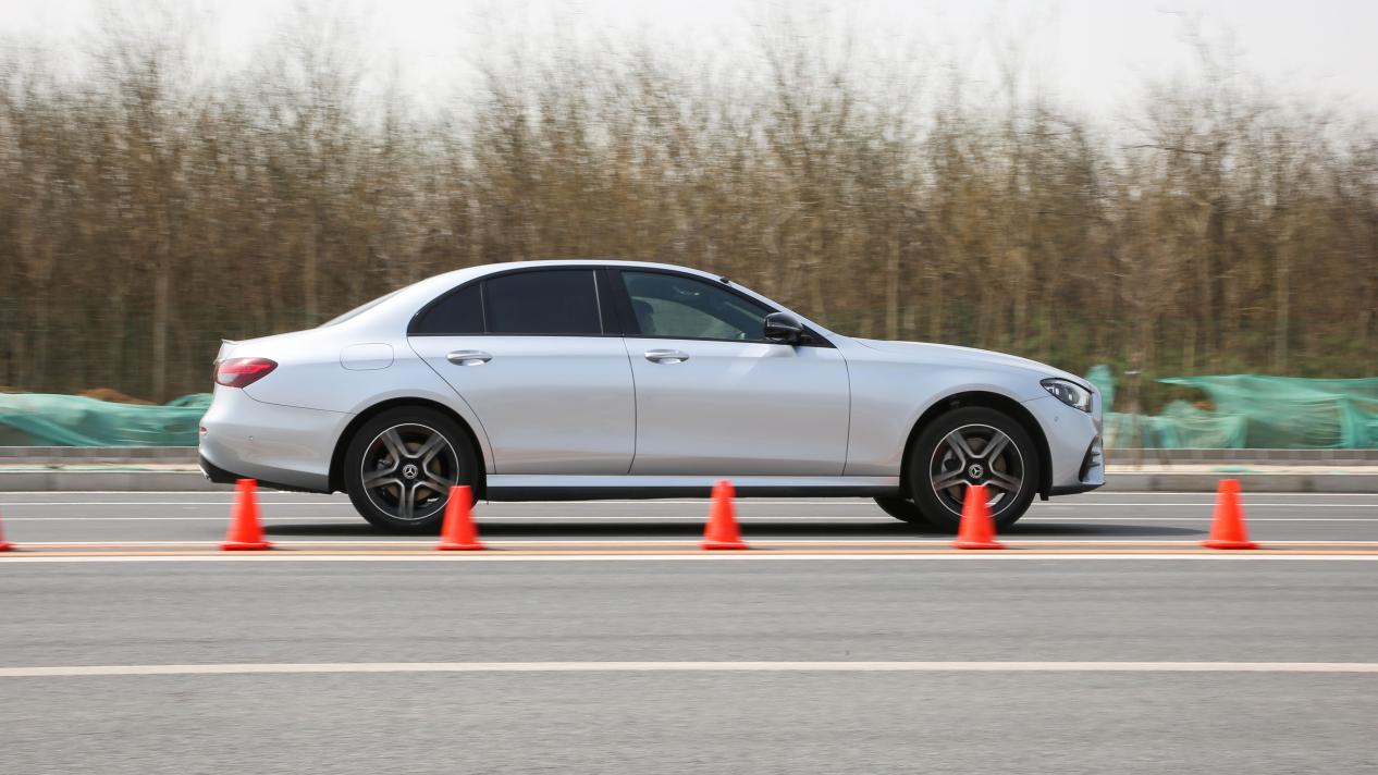 牛x摩托车评测,奔驰e260l2024款最新款动力试驾