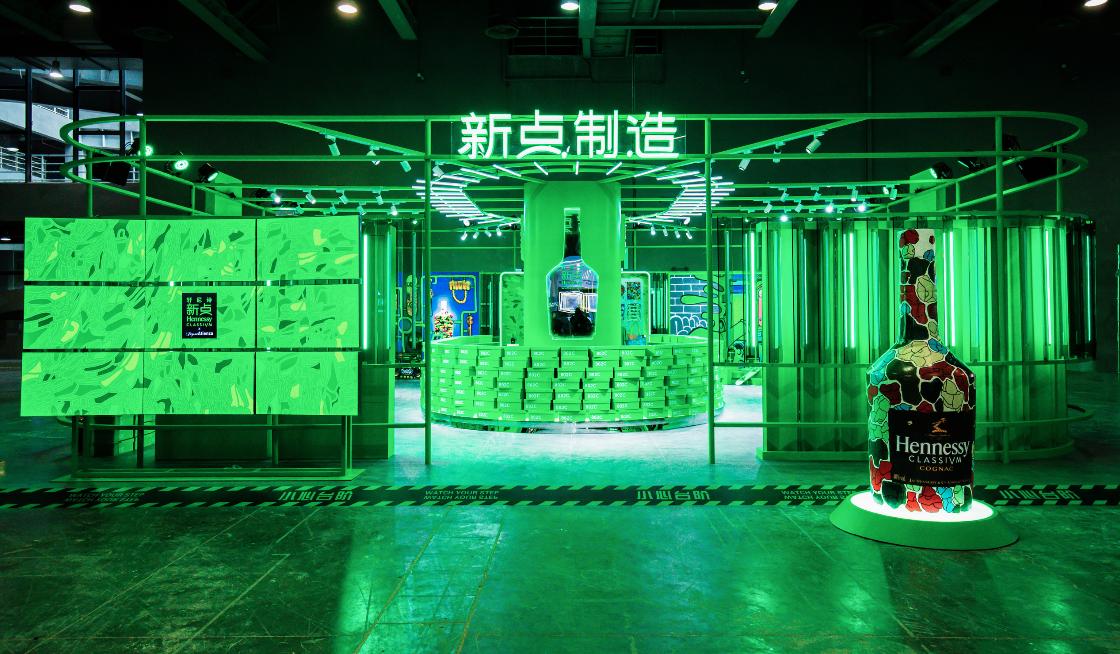 乘着球鞋的浪潮「搞」艺术，好不好搞？