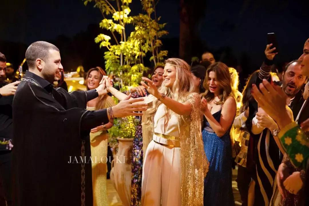 15万颗施华洛世奇水晶,eliesaab婚纱