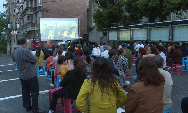 这板眼也太长了！南充嘉陵的西兴又创新了这个动作来做群众工作…