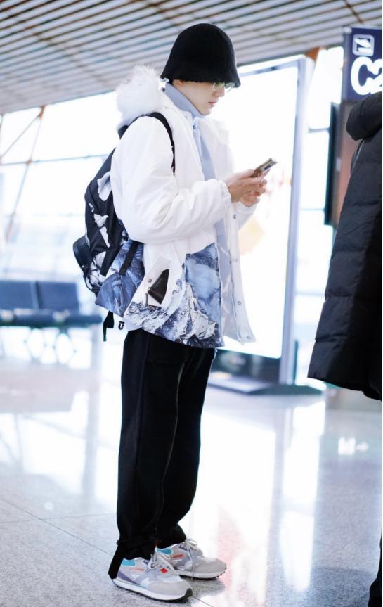 张新成穿搭教程,张新成回廊亭穿衣搭配粉色