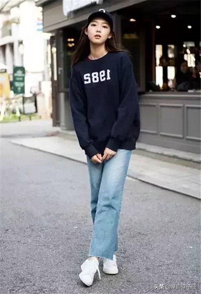 牛仔阔腿裤配什么上衣好看春季,牛仔春季阔腿裤