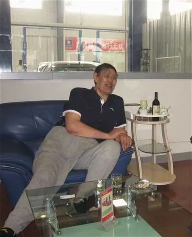 中国第一中锋穆铁柱,穆铁柱墓地