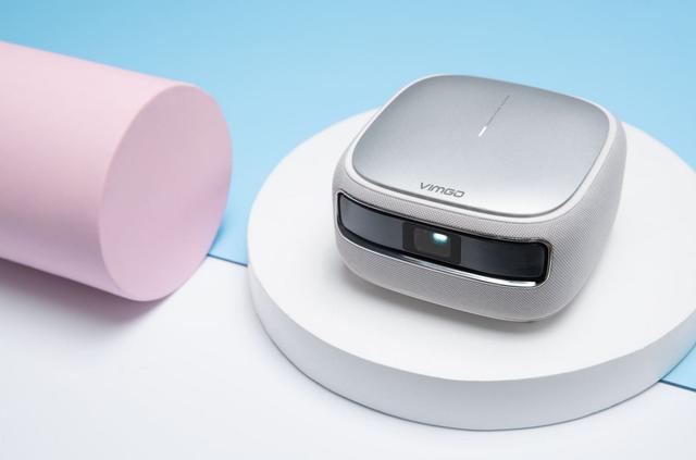 买个什么投影仪卧室看电影,投影仪最低多少能小卧室看电影