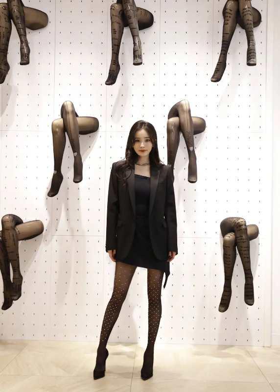 杨幂这次秀腿真让人服气,杨幂露腿和鞋