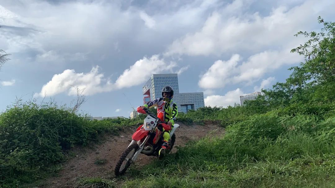 骑越野摩托对身体的好处,摩托越野车乐趣