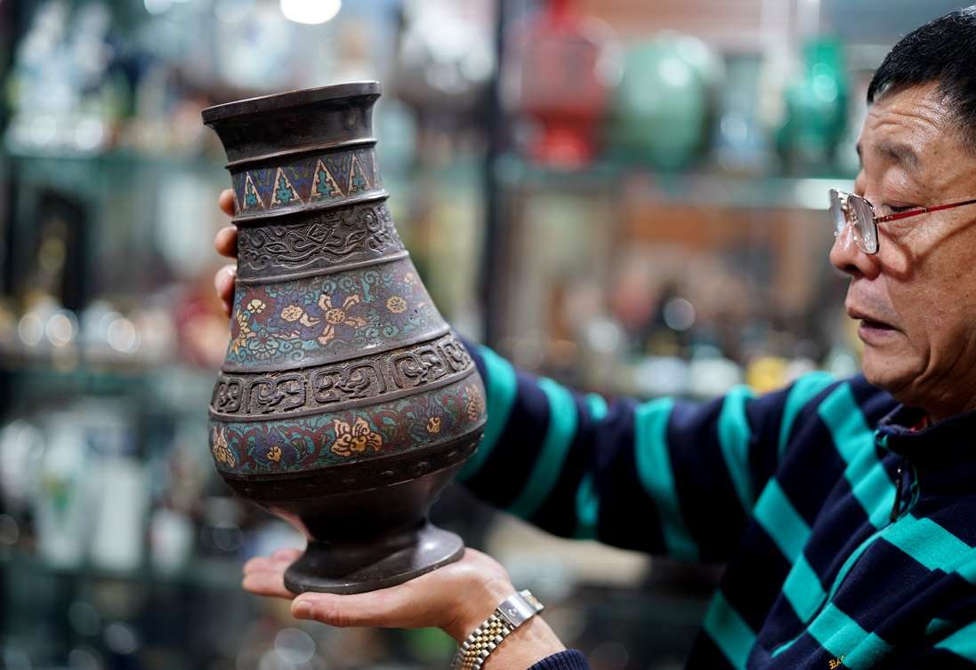 老式铜葫芦烟袋,古玩市场的铜胎掐丝珐琅花瓶