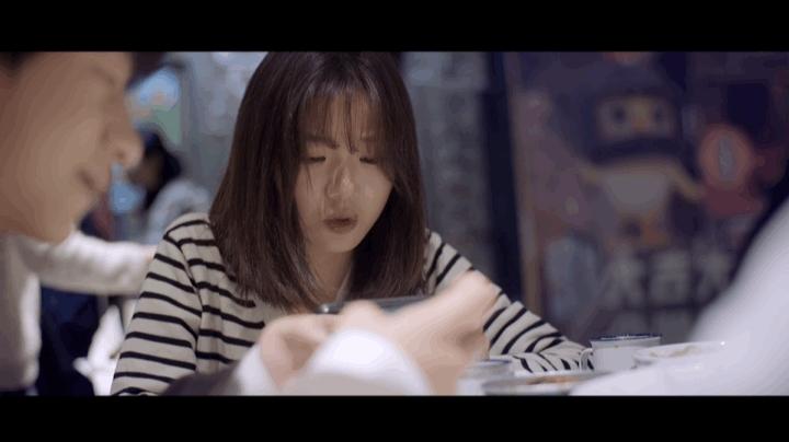 我们跑遍几个网红城市，发现有一种四人社交游戏很火