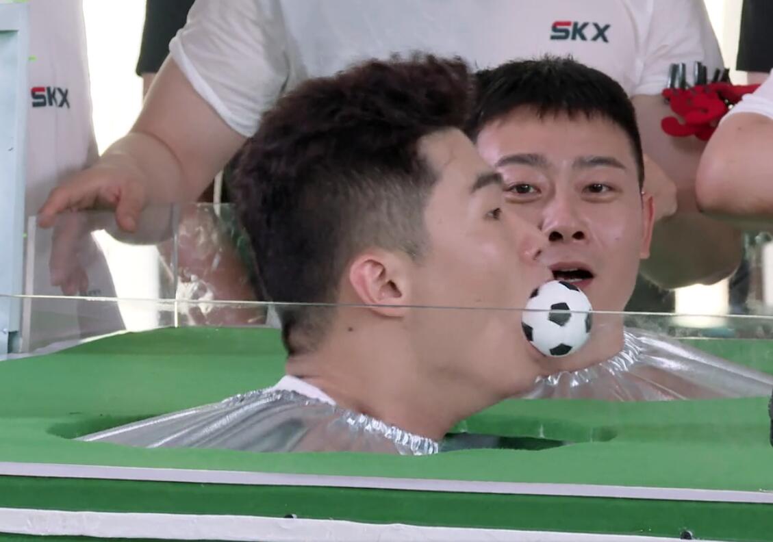 岳云鹏孟鹤堂把恶心的游戏玩到后期都舍不得剪，观众：活该你红